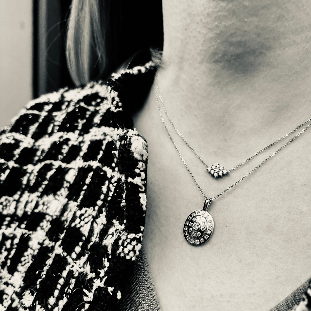 NEW VINTAGE, Oval Pendant Necklace, Gold/White