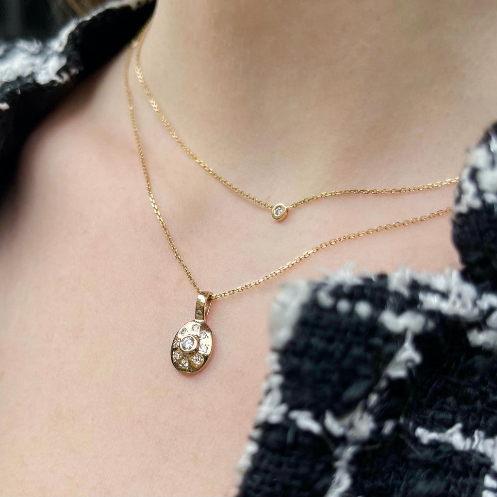 NEW VINTAGE, Small Oval Pendant Necklace, Gold/White