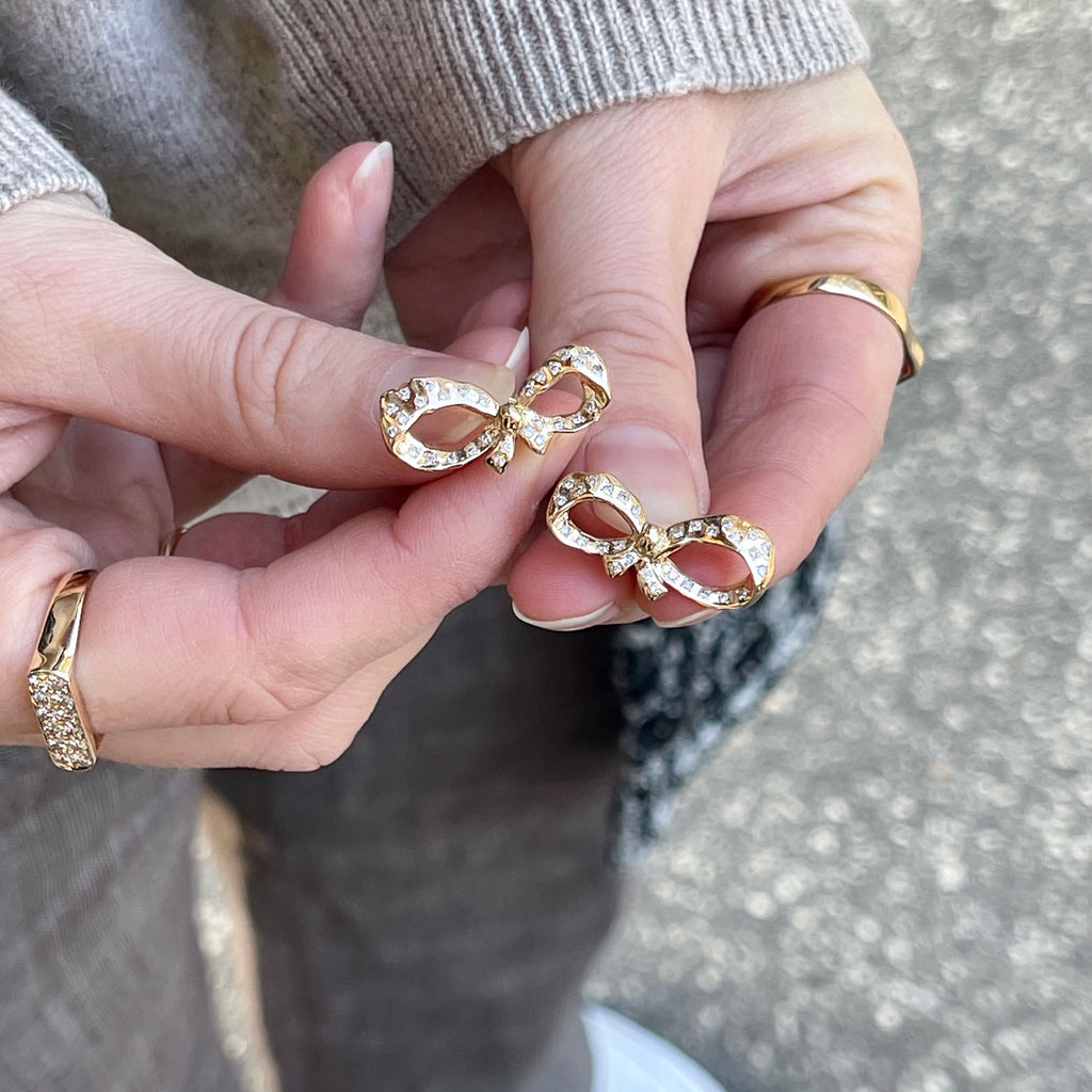 FLORENCE, Michelangelo Large Bow Studs, Gold/Diamonds
