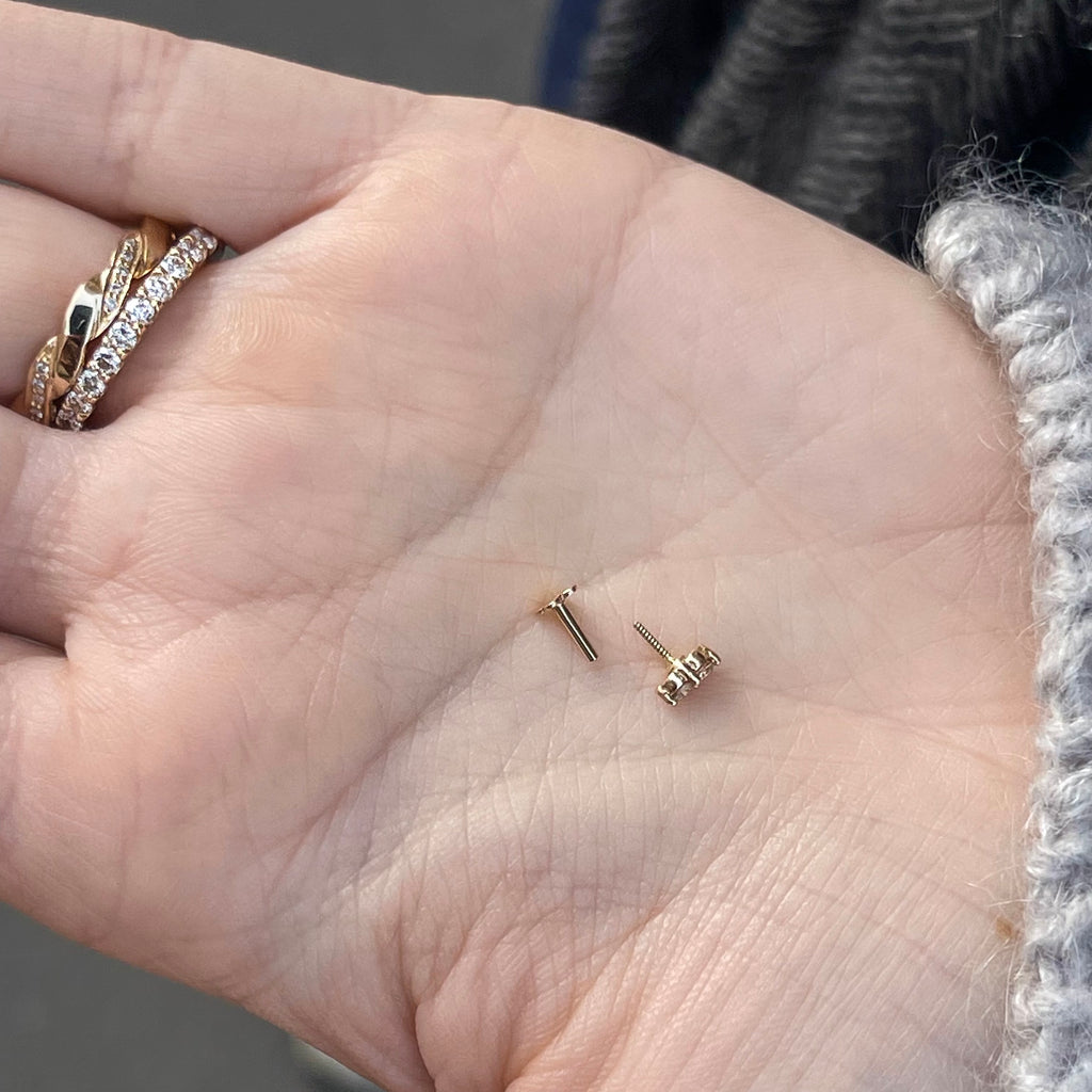 OLYMPIA, Hekate mini PIERCING Stud, Gold/White