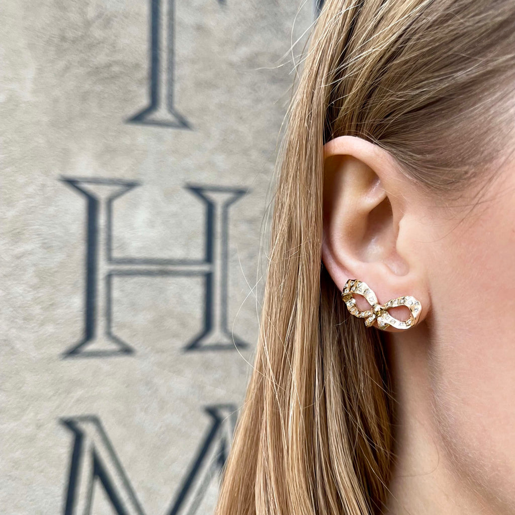 FLORENCE, Michelangelo Large Bow Studs, Gold/Diamonds