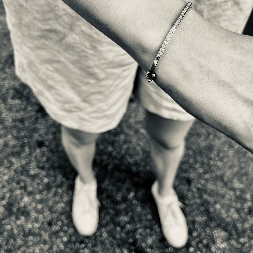 DIAMONDS, 1/4-Line Large Diamonds-Bangle, gold/white