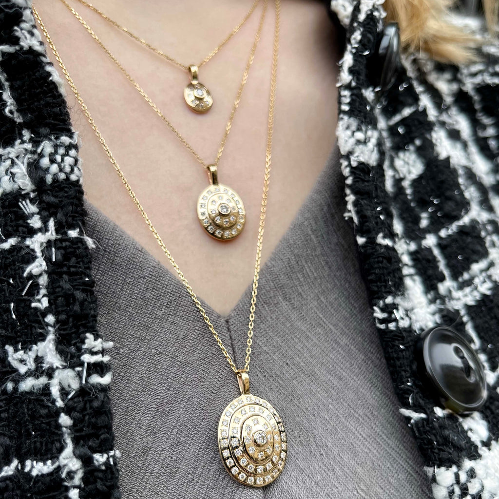 NEW VINTAGE, Classic Oval Pendant, Gold/White