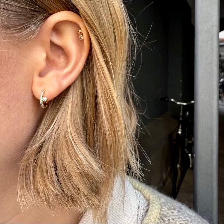 OLYMPIA, E0s Bezel-side huggies, 0,21ct 11mm, Gold/White