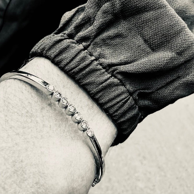 DIAMONDS, 7-Bezels-Bangle, gold/white