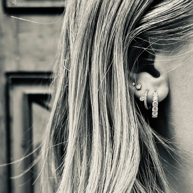 OLYMPIA, Eirene Bezel-side huggies, 0,29ct 14mm, Gold/White