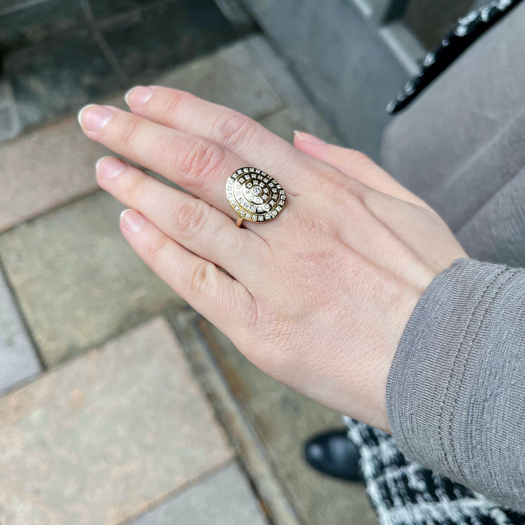 NEW VINTAGE, Large Classic Oval Ring, Gold/White