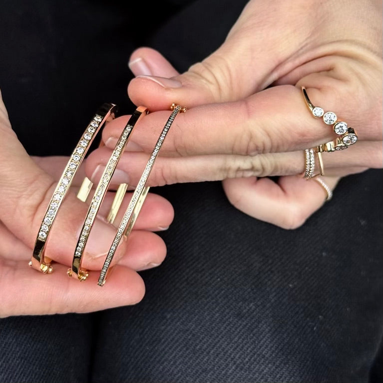 DIAMONDS, 7-Bezels-Bangle, gold/white