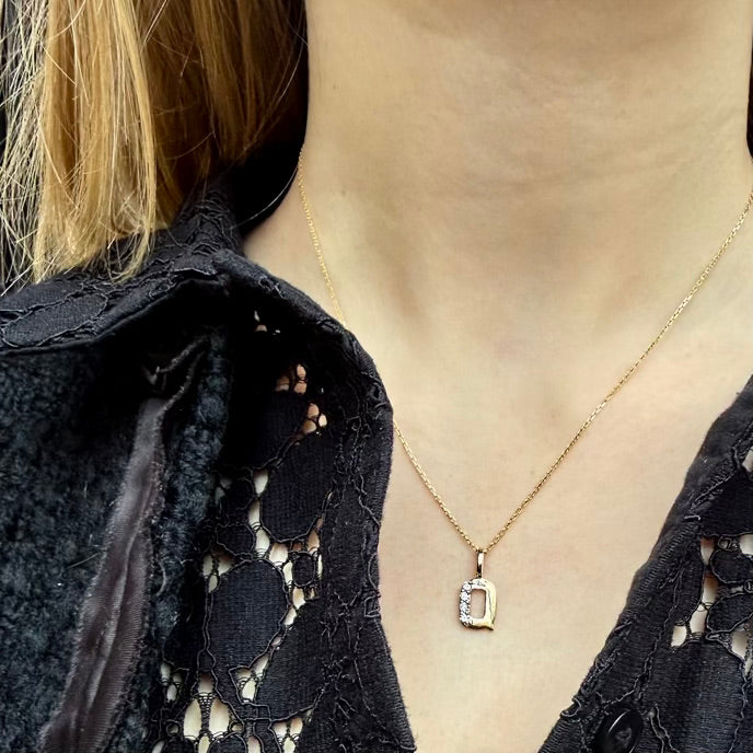 LETTERS, Q Diamond Pendant 0,10ct, Gold/Diamonds