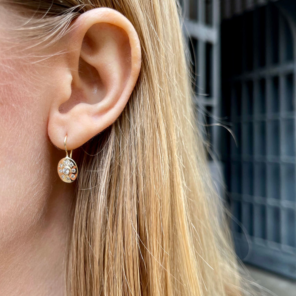 NEW VINTAGE, Classic Earrings, Gold/White