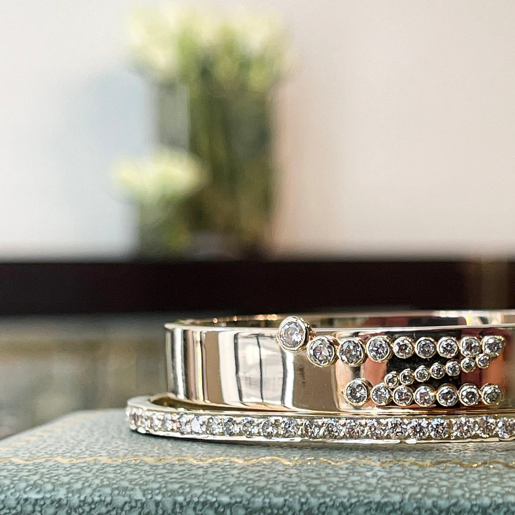 DIAMONDS, The LETTER Bangle, gold/white