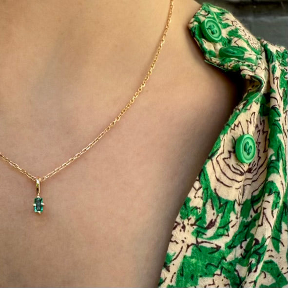 ZAMBEZI, Twala Baguette Pendant 0,13ct, Gold/Emerald