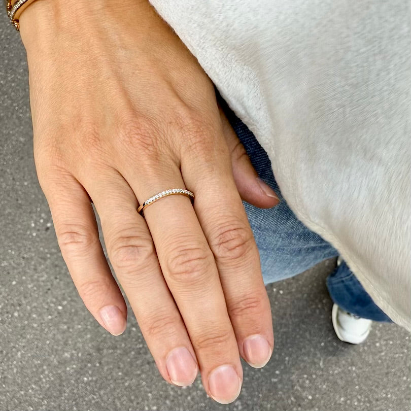 Aligned, 1/3-Line 0,10 ct, Gold/White