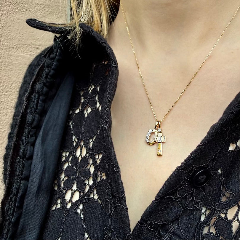 LETTERS, C Diamond Pendant 0,10ct, Gold/Diamonds