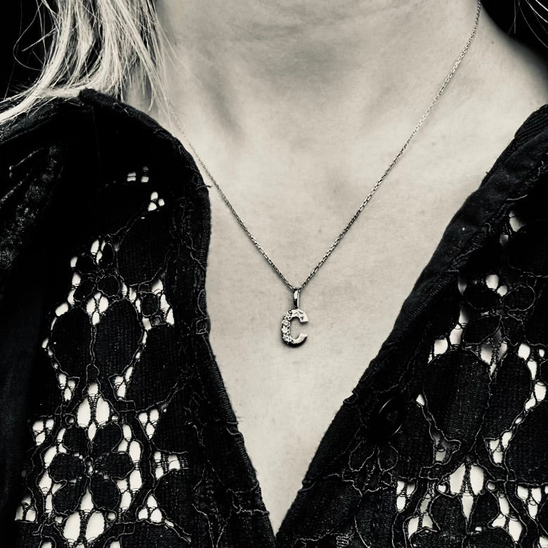 LETTERS, C Diamond Pendant 0,10ct, Gold/Diamonds