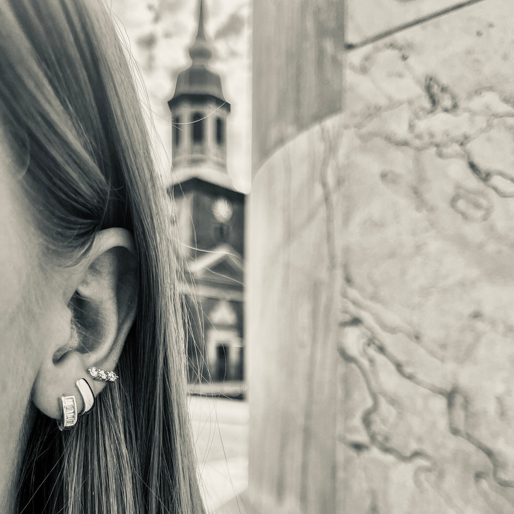 ALIGNED, Baguette huggies 9mm 0,30ct, Gold/White