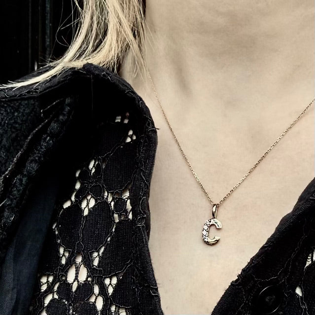 LETTERS, C Diamond Pendant 0,10ct, Gold/Diamonds