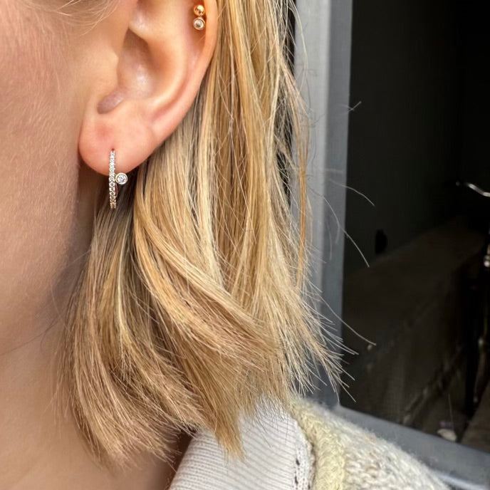 OLYMPIA, Eirene Bezel-side huggies, 0,29ct 14mm, Gold/White