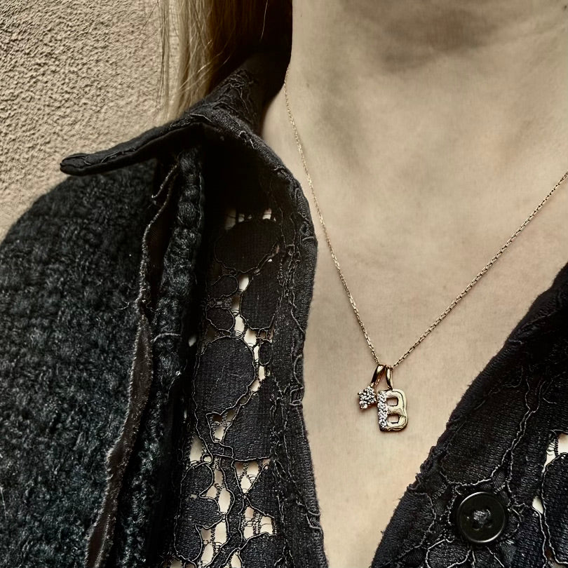 LETTERS, B Diamond Pendant 0,10ct, Gold/Diamonds