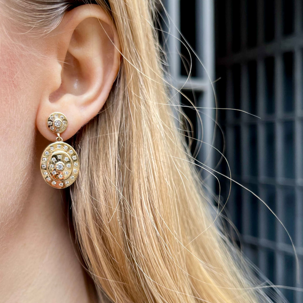 NEW VINTAGE, Classic Large Earrings, Gold/White