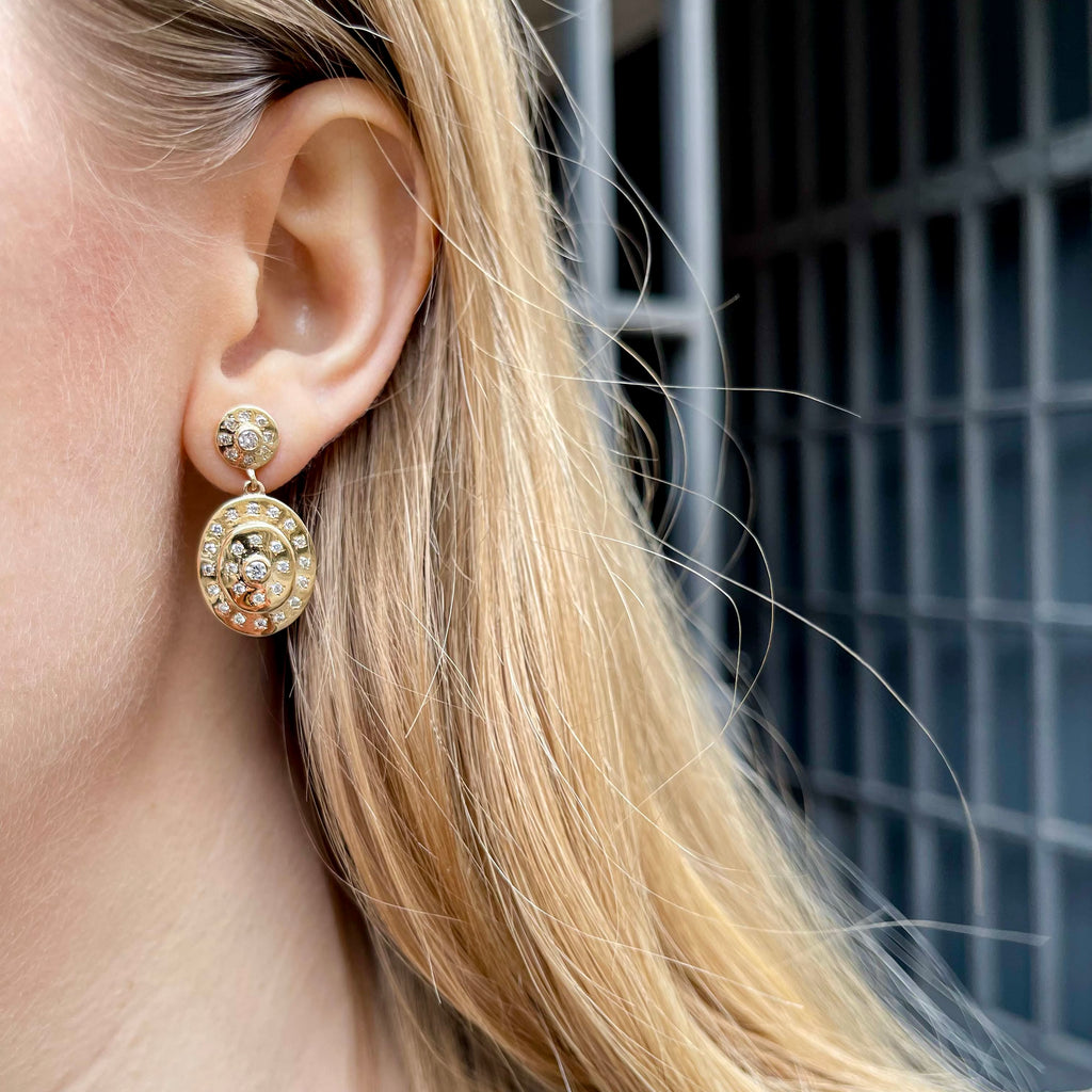 NEW VINTAGE, Classic Large Earrings, Gold/White