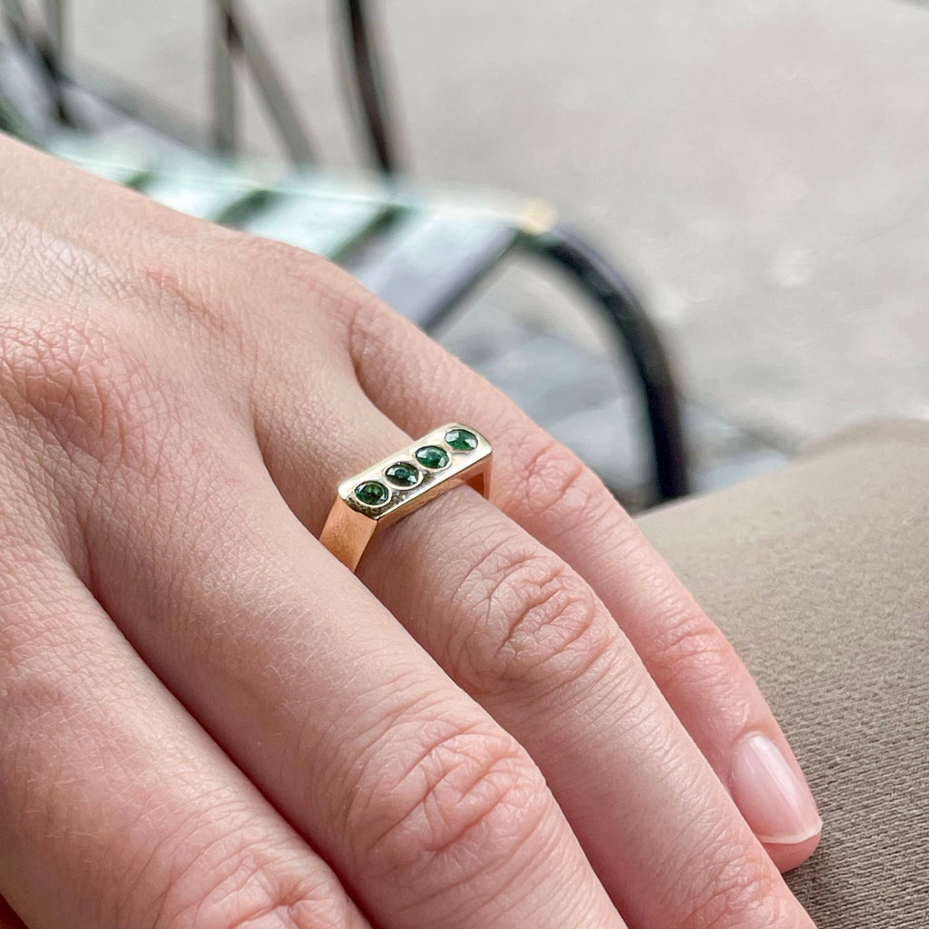 AMSTERDAM, Eyck Signet Ring, Gold/Emerald