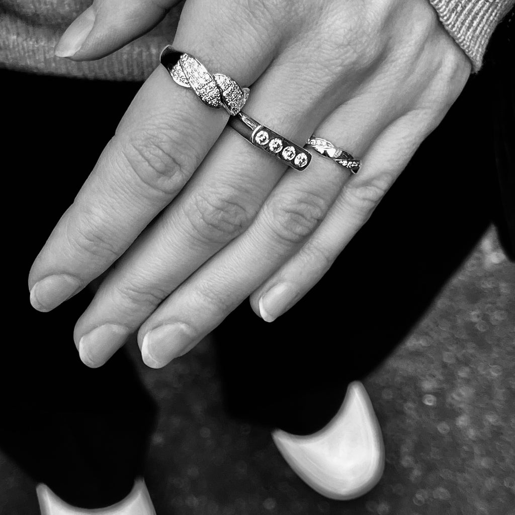 AMSTERDAM, Eyck Signet Ring, White/Diamonds