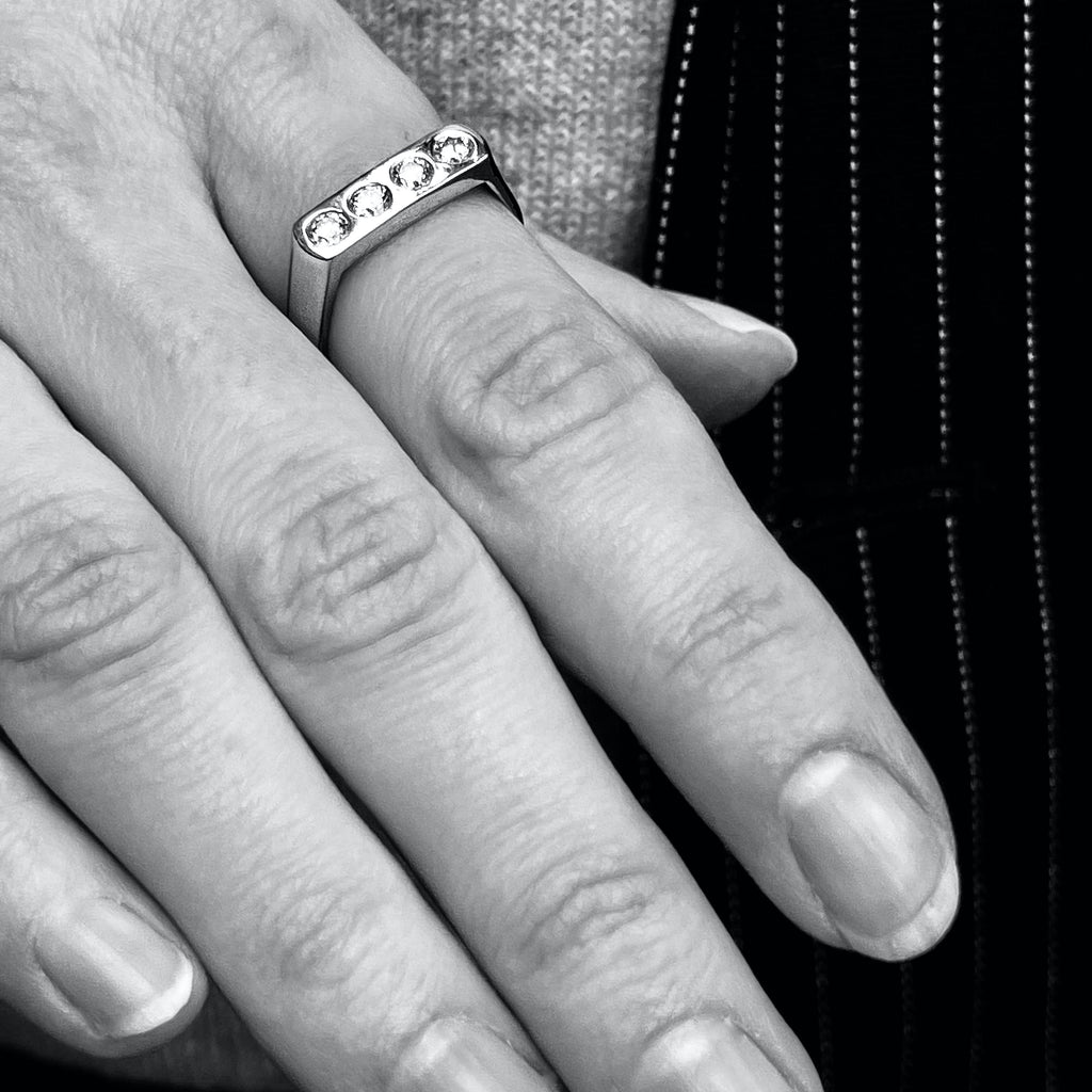 AMSTERDAM, Eyck Signet Ring, White/Diamonds