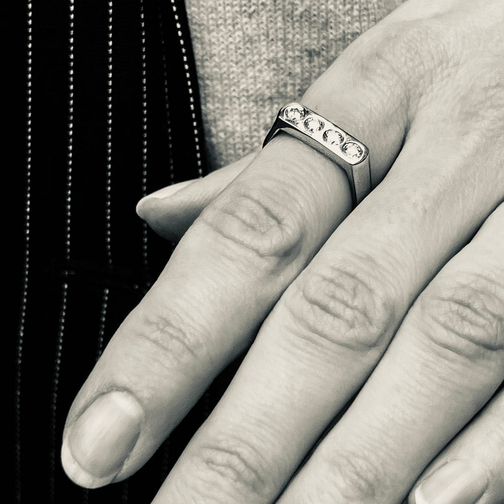 AMSTERDAM, Eyck Signet Ring, White/Diamonds