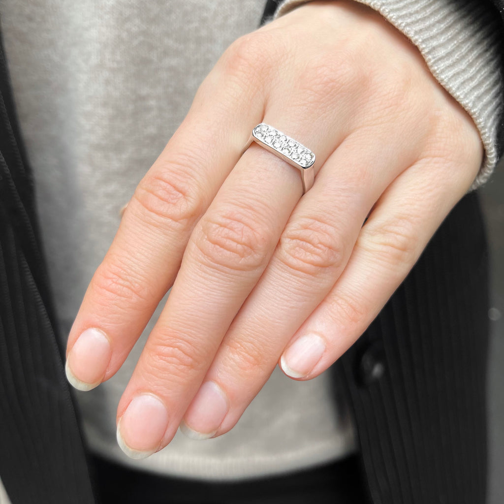 AMSTERDAM, Vermeer Signet Ring, White/Diamonds
