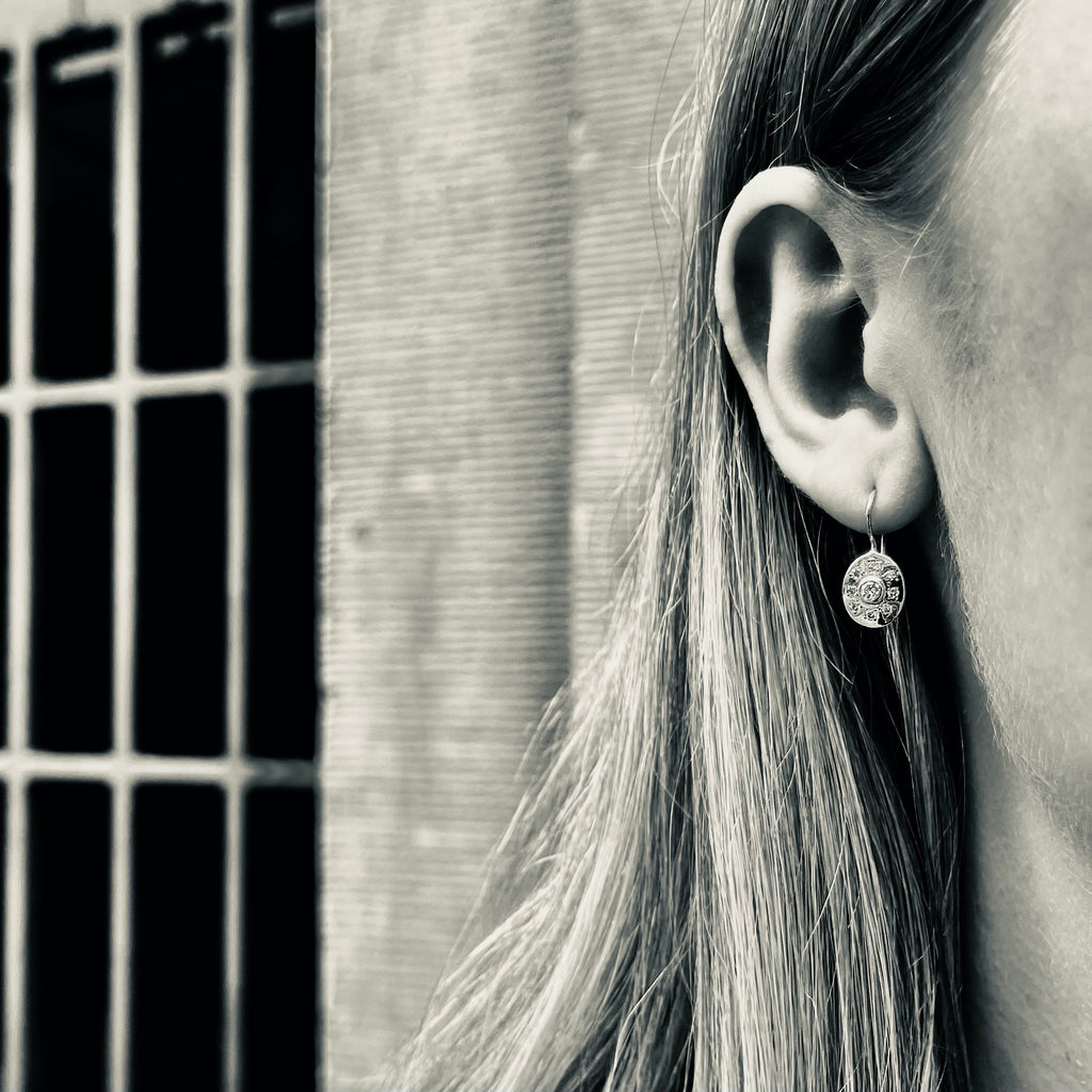 NEW VINTAGE, Classic Earrings, Gold/White