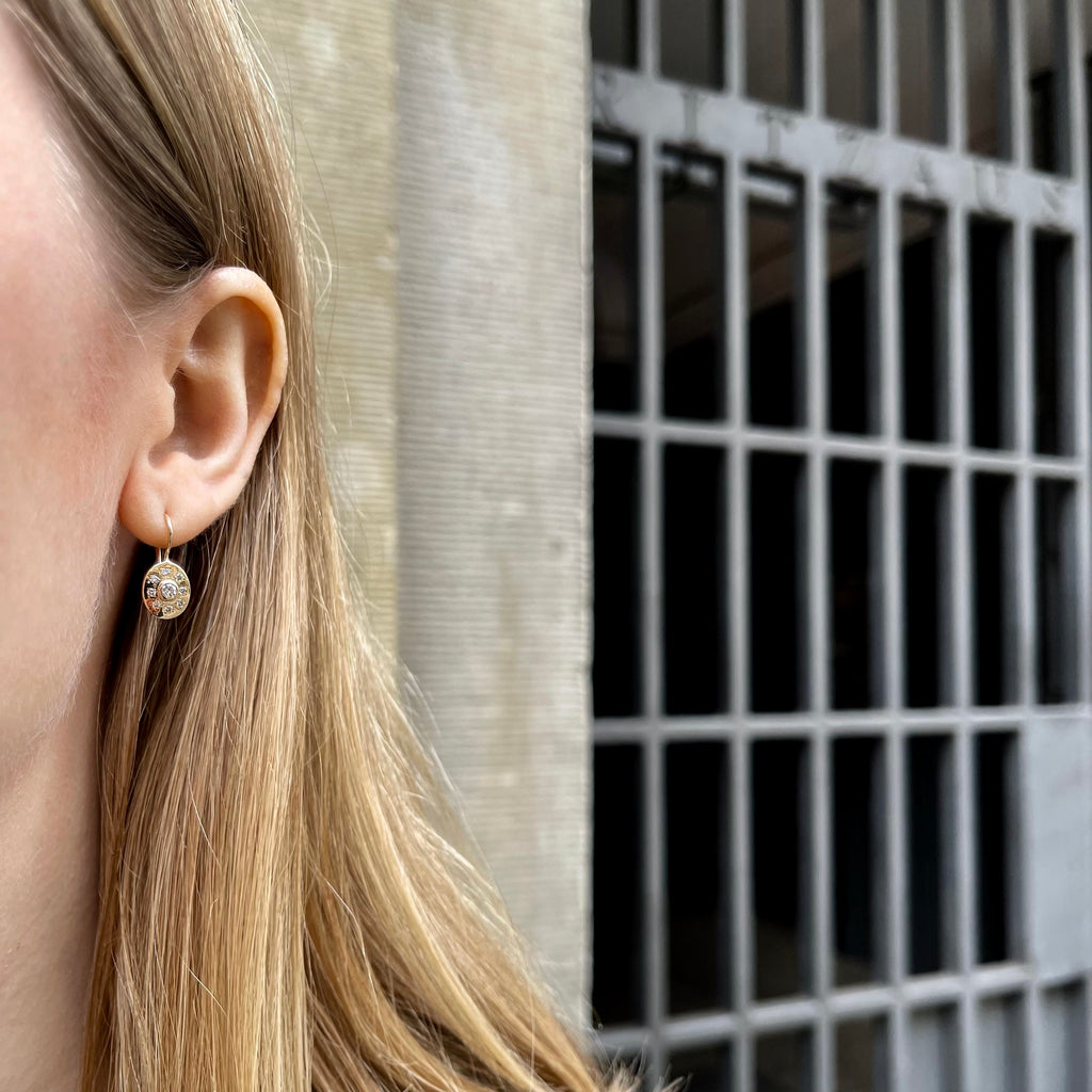 NEW VINTAGE, Classic Earrings, Gold/White