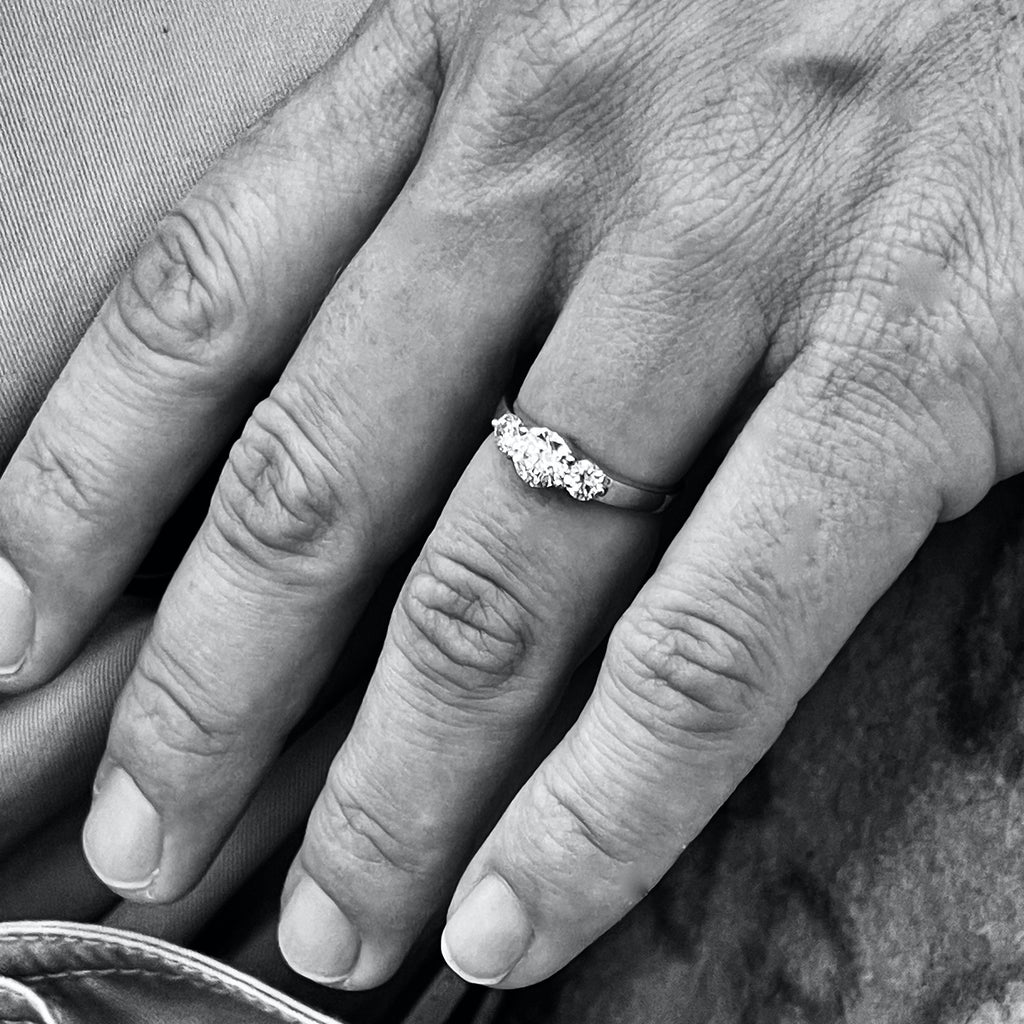 Aligned, 3-stone 0,85 tcw, Gold/White