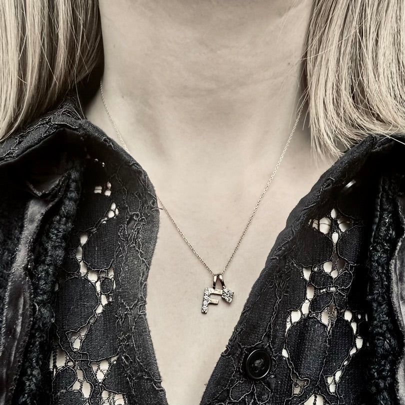 LETTERS, F Diamond Pendant 0,10ct, Gold/Diamonds