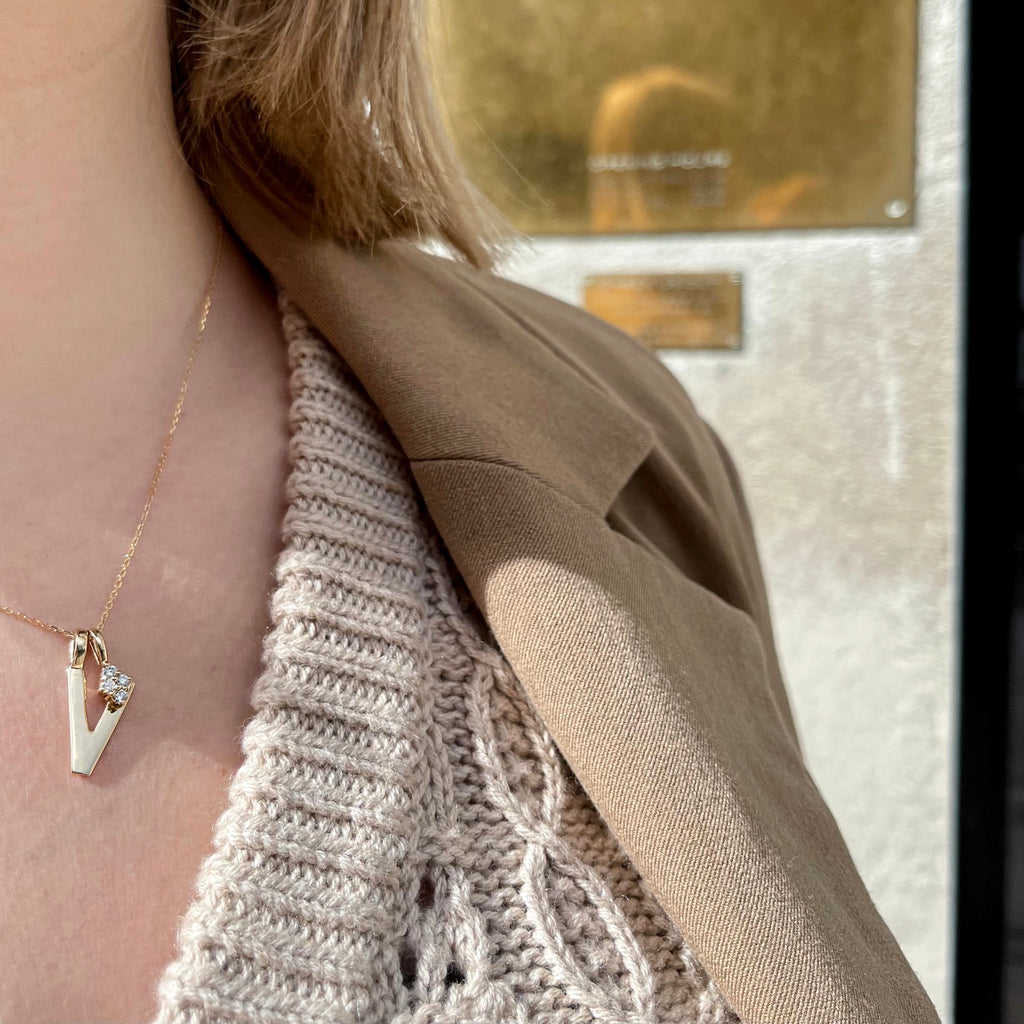 LETTERS, V Mega Pendant, Gold