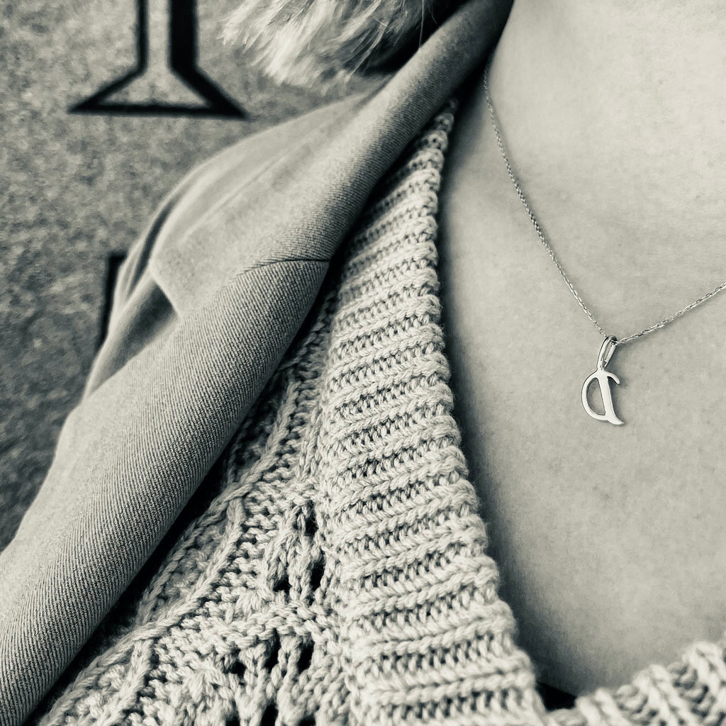 LETTERS, D Pendant, Gold
