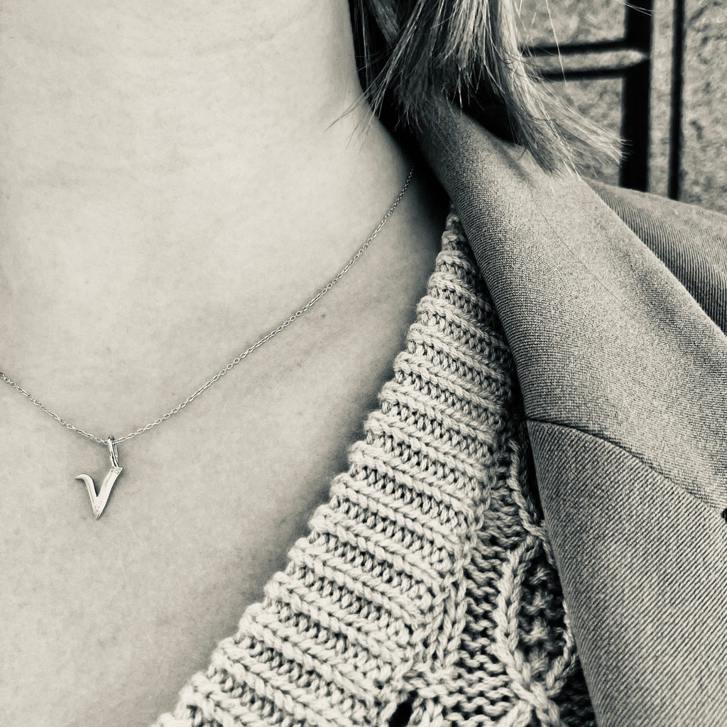 LETTERS, V Pendant, Gold