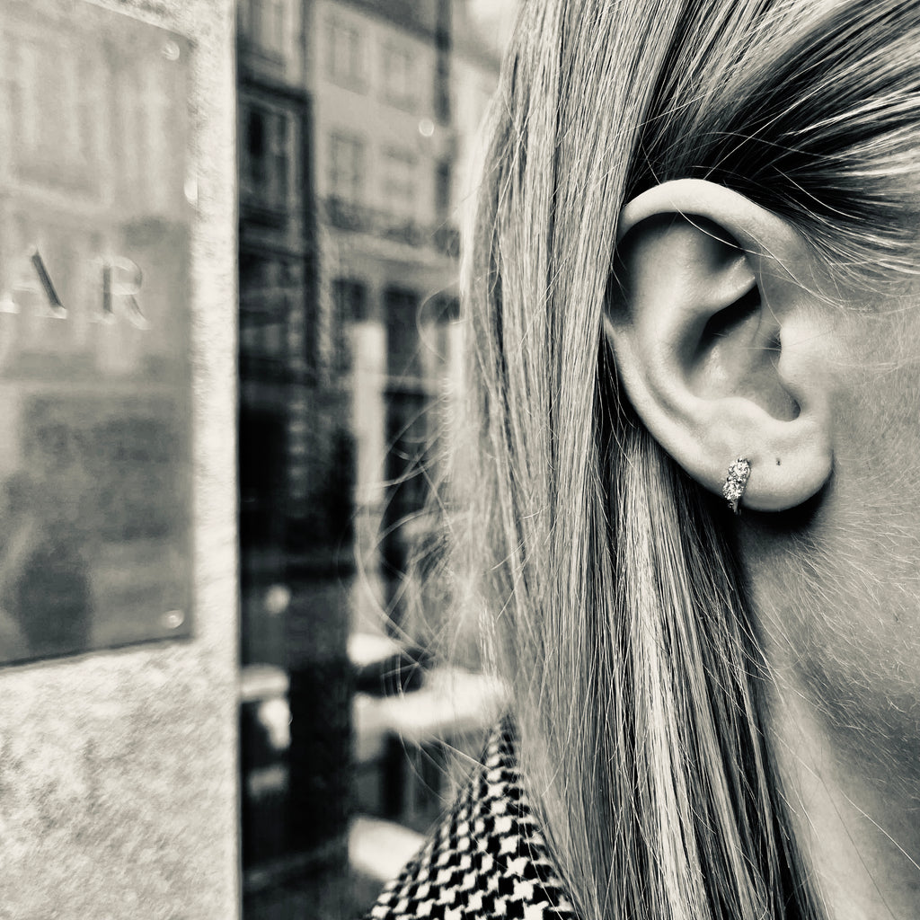 OLYMPIA, Hermes huggies 9mm 0,44ct, Gold/White