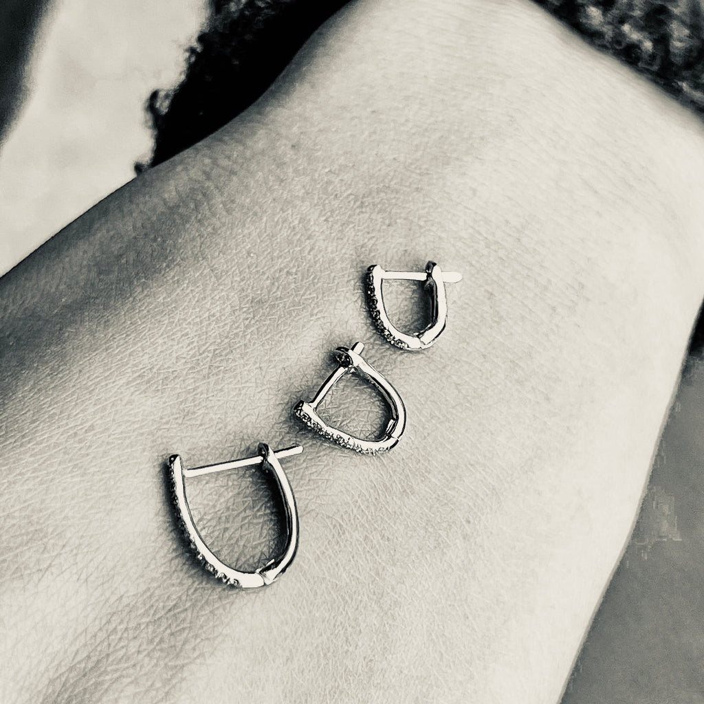 ALIGNED, Huggies micro 7/9mm 0,052ct, White/White