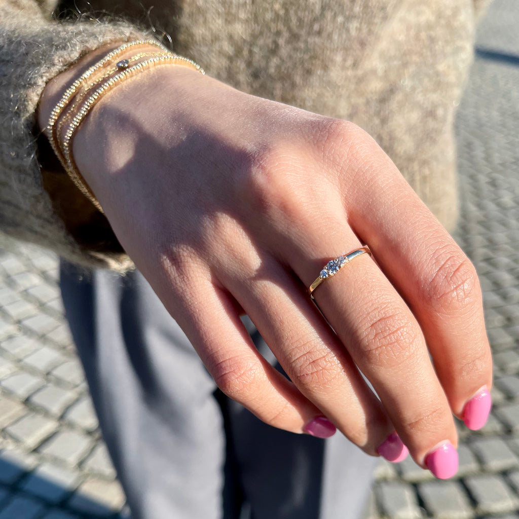 ALIGNED, 3-stone 0,16 tcw, Gold/White