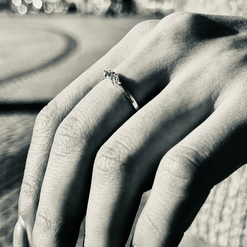 ALIGNED, 3-stone 0,16 tcw, Gold/White