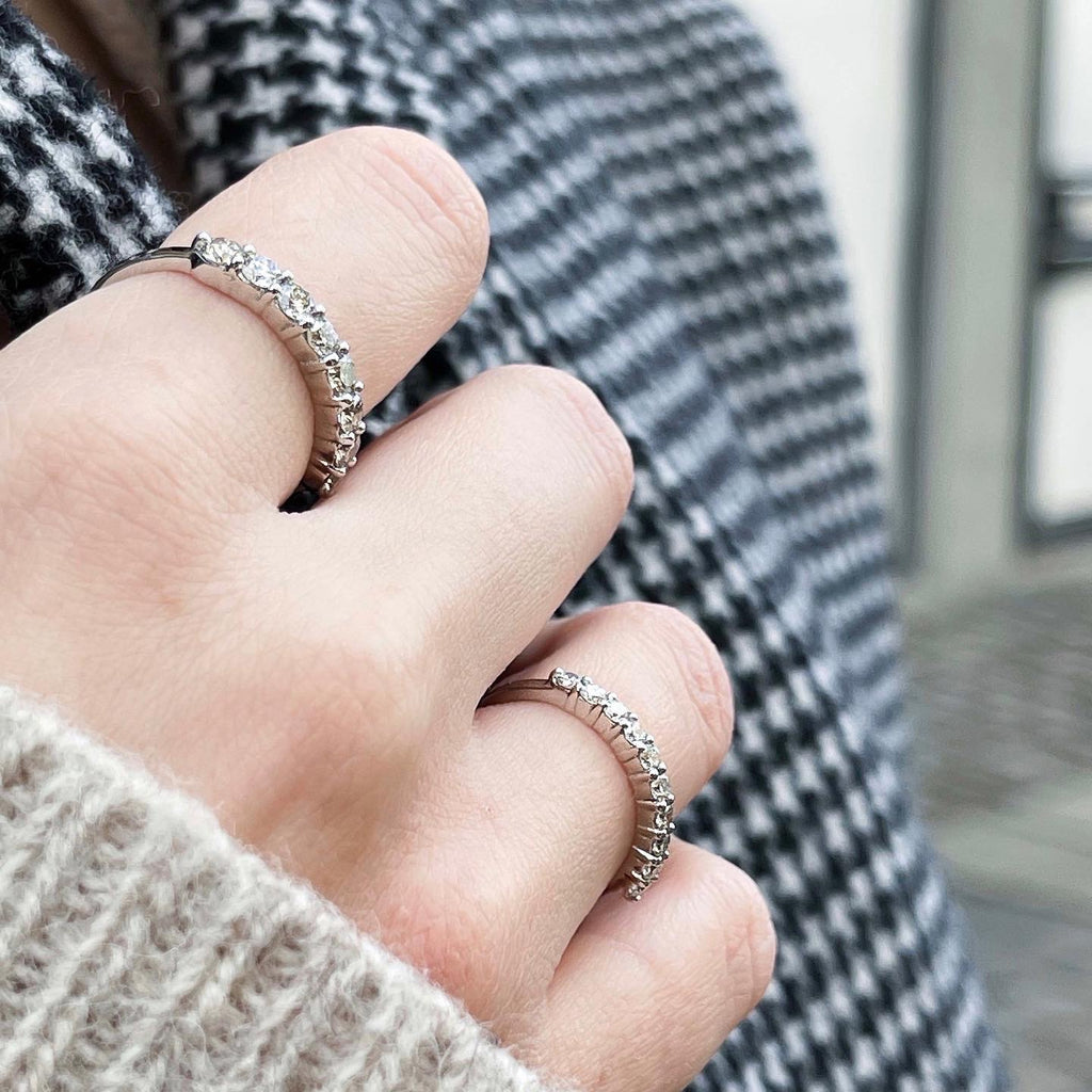 Aligned, 1/3 line 3mm Ring, White/White