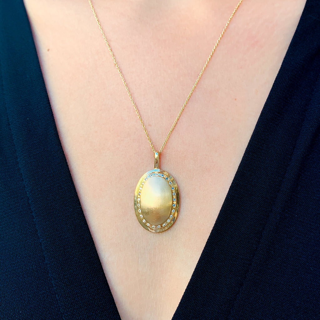 SUPER ELLIPSE, Diamond lined Pendant