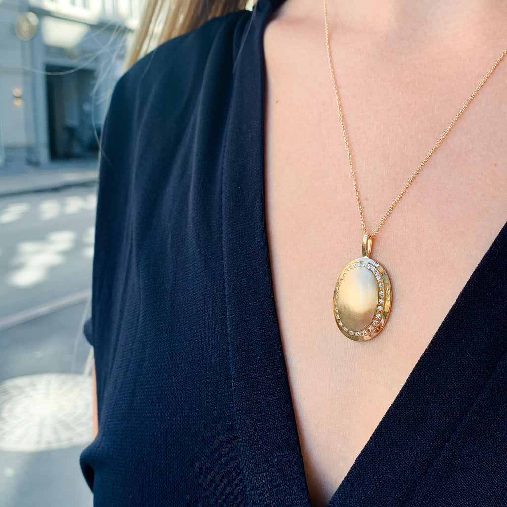 SUPER ELLIPSE, Diamond lined Pendant