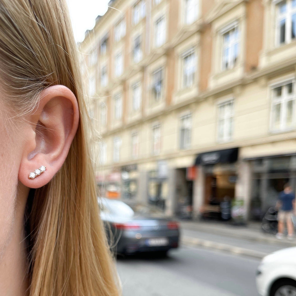 OLYMPIA, Hermes line Stud 0,66ct, Gold/White