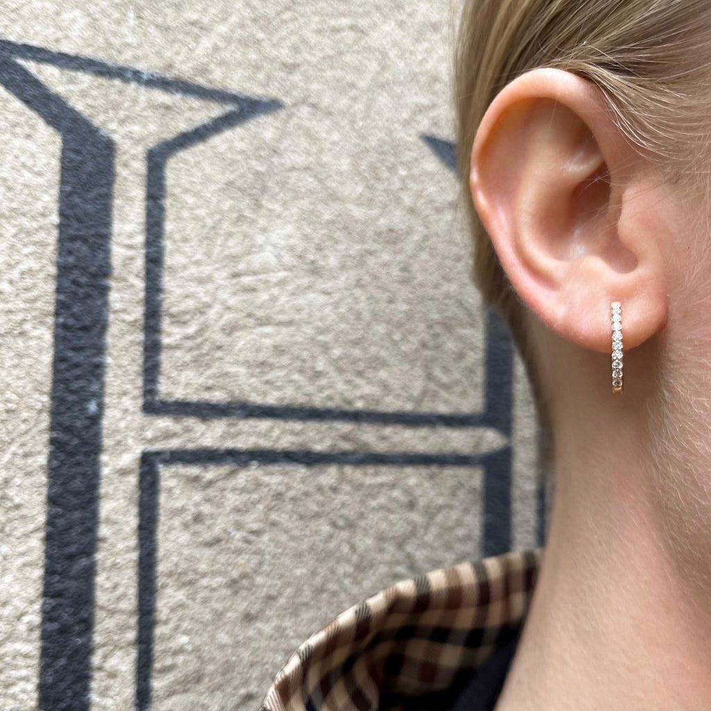 ALIGNED, EVEN Oval huggies 15mm 0,30ct, Gold/White