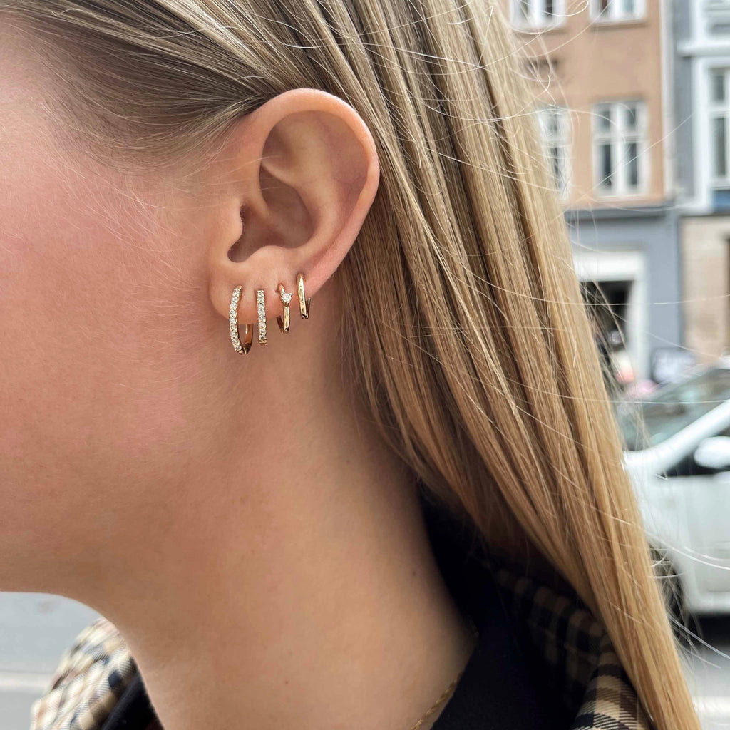 ALIGNED, EVEN Oval huggies 15mm 0,30ct, Gold/White