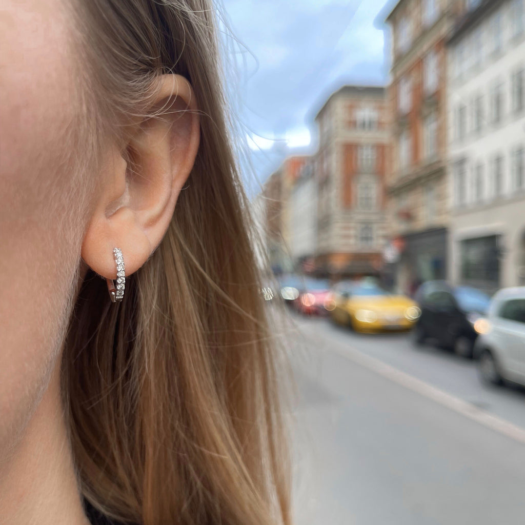 ALIGNED, EVEN oval huggies 12mm 0,20ct, White/White