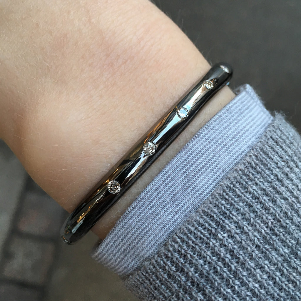 DIAMONDS, The 5 diamond Bangle, Dark
