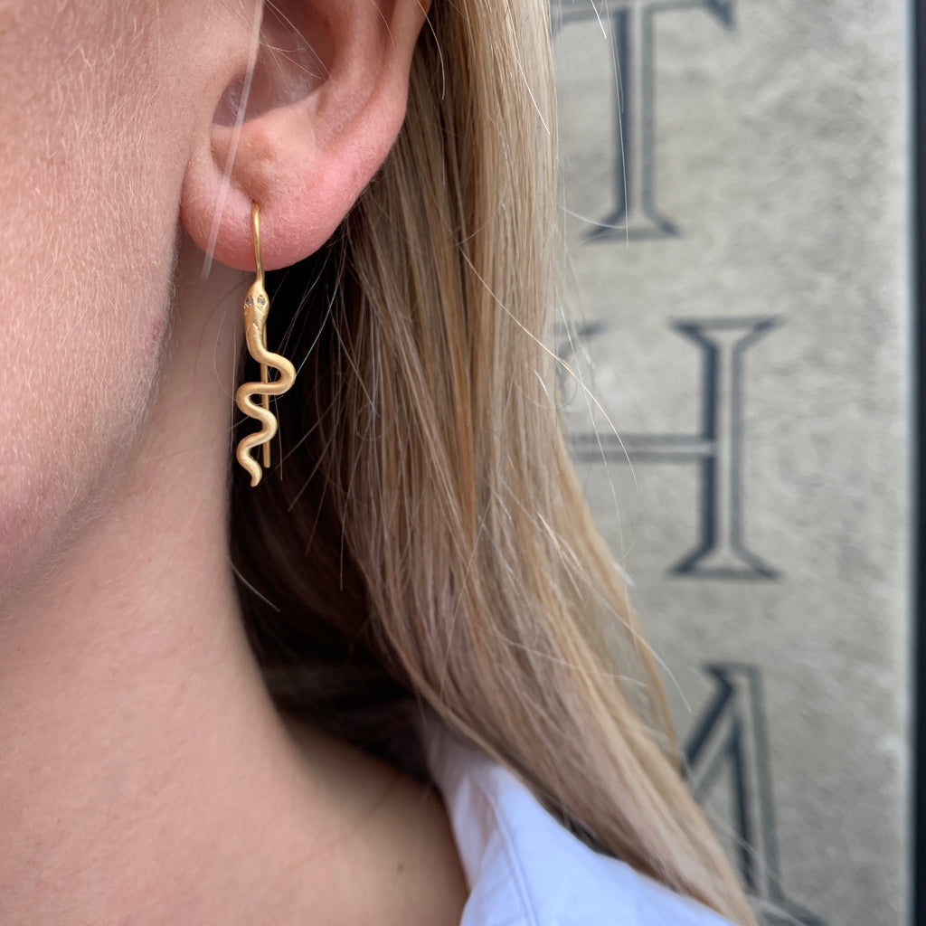 SNEAKY SNAKES, Twirling Hooks